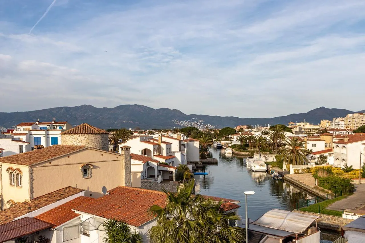 Hébergement de vacances Goldhome - Port Petit - Casa 4 Habitaciones, Amarre, Wifi, Aire Acondicionado Empuriabrava